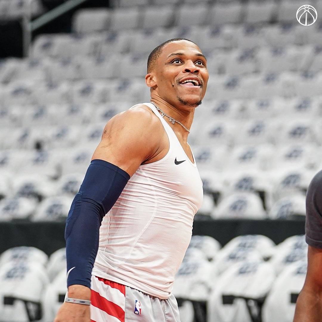 清晨广州队手感冰凉——英超节点到来，球迷炸锅，身体对抗强度拉满(张路是英超哪队球迷)