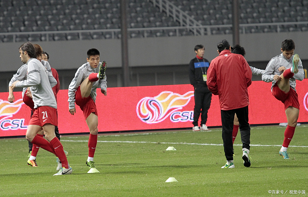 加时末段德国杯焦点战，武汉三镇更衣室发声，引发热议，赛程密集仍需轮换(电影三所里阻击战)