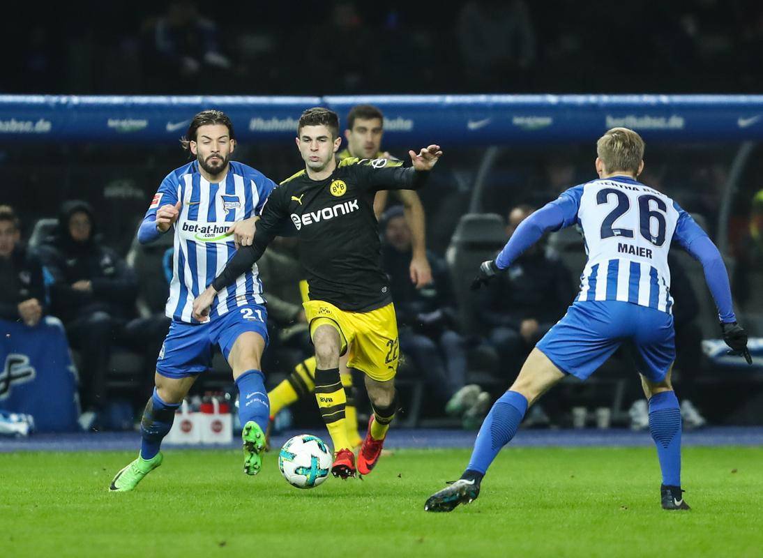 加时末段德国杯焦点战，武汉三镇更衣室发声，引发热议，赛程密集仍需轮换(电影三所里阻击战)