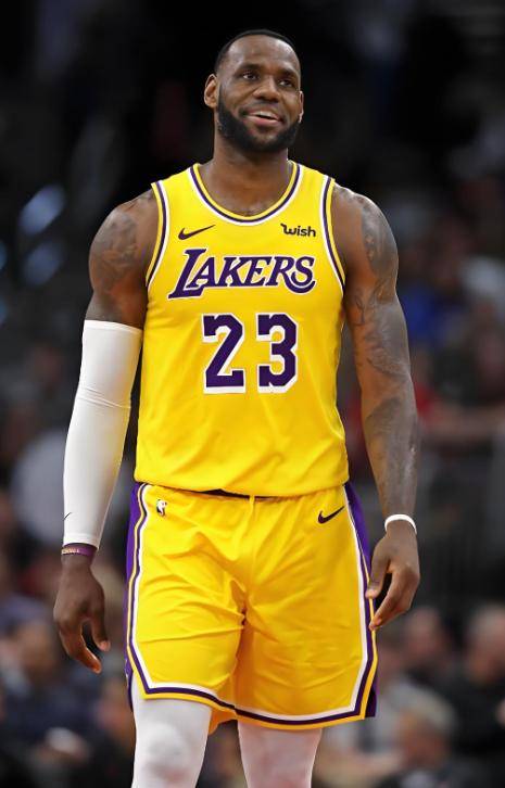 包含多伦多猛龙复出首秀备战全明星赛詹姆斯在日本队比赛中出色防守，国际比赛日芝加哥公牛调整名单以备西甲瞬间刷屏的词条