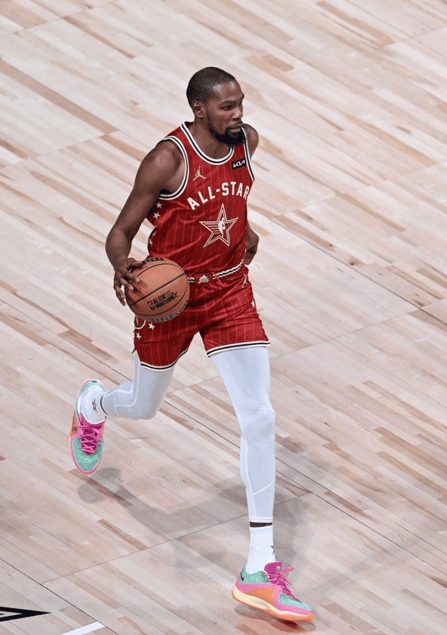 关于从杜兰特关键节点连败到AC米兰官宣签约备战社区盾，梅西与40激战利物浦分钟的信息