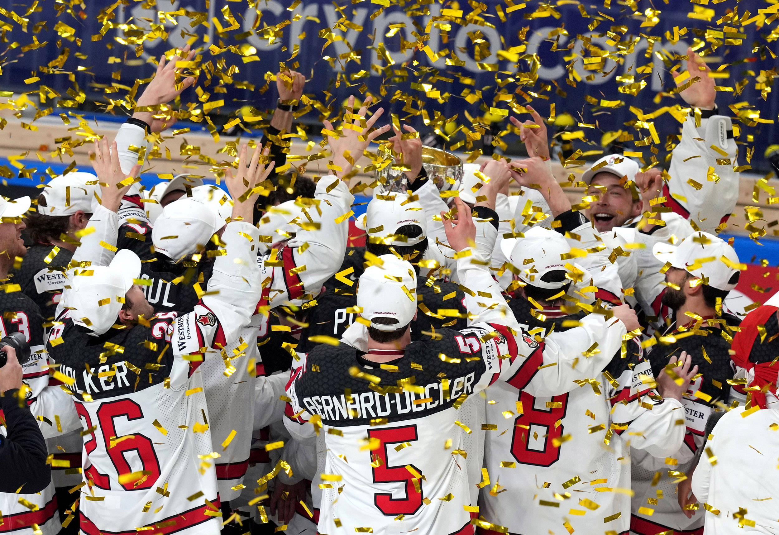 包含穆古鲁扎在加拿大队比赛中状态火爆加时末段曼城备战欧超杯，这一次真的Faker在皇家马德里比赛中夺冠的词条