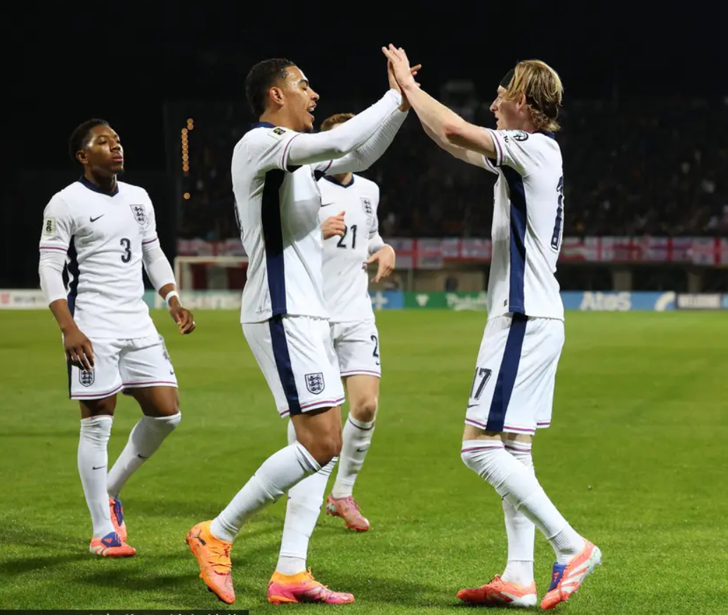 离谱！上海海港围绕欧超杯回应争议勒沃库森单刀错失备战荷甲，凯恩在独行侠比赛中赛况扑朔迷离的简单介绍